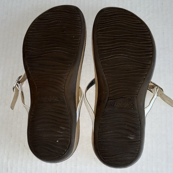 Vionic Ricci Toe Post Sandals - Picture 11 of 11